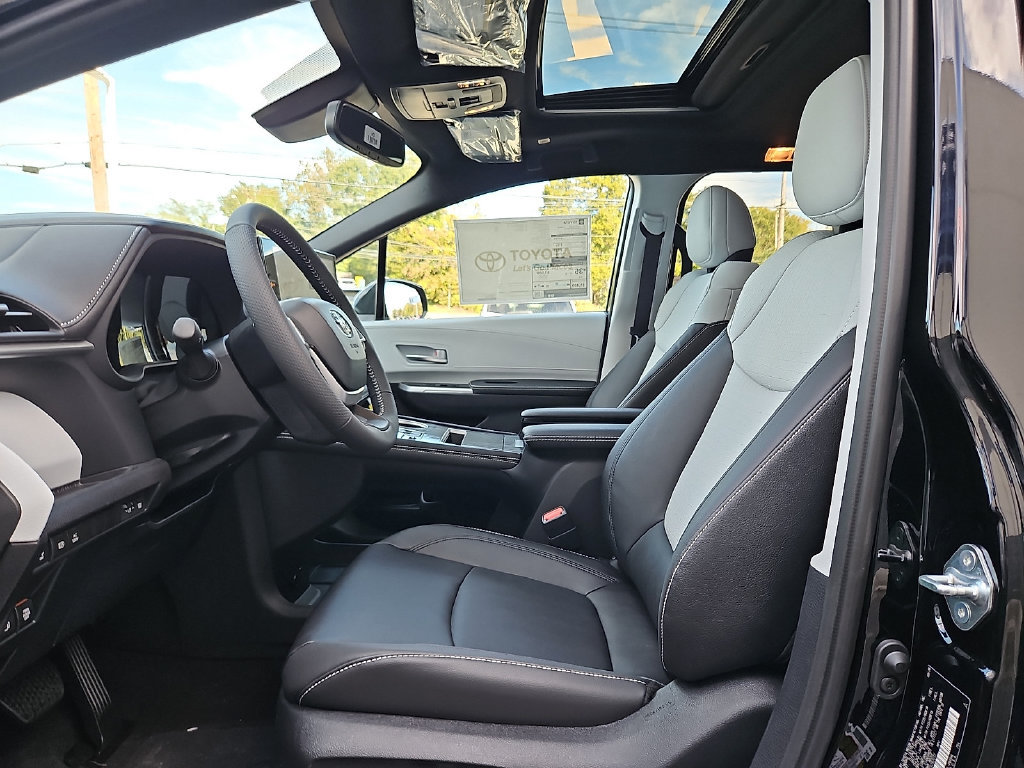 New 2026 Toyota Sienna XSE AWD/4WD image 10
