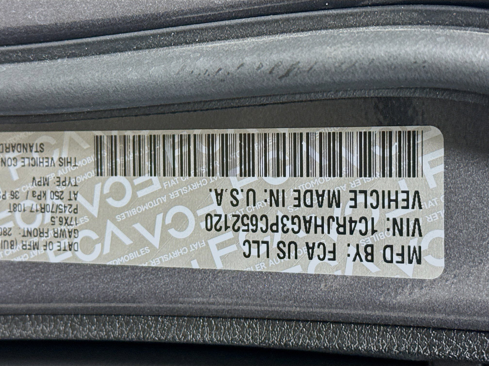 Used 2023 Jeep Grand Cherokee Laredo image 36