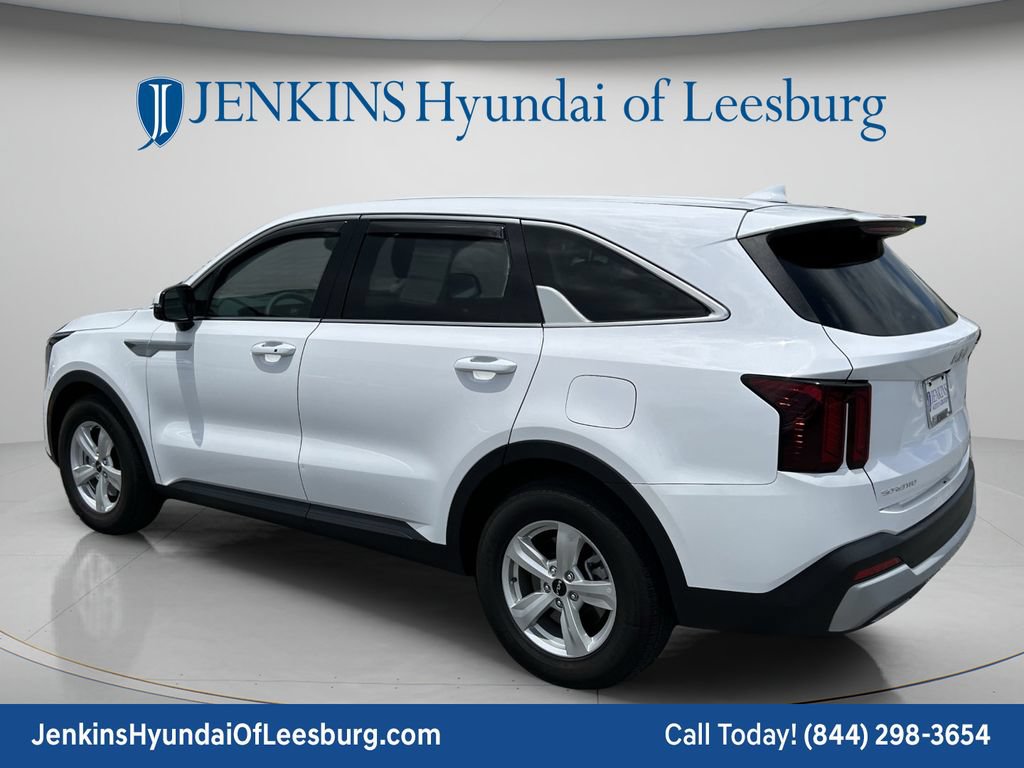 Used 2024 Kia Sorento LX FWD image 7