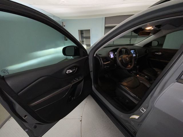 Used 2022 Jeep Cherokee Trailhawk AWD/4WD image 11