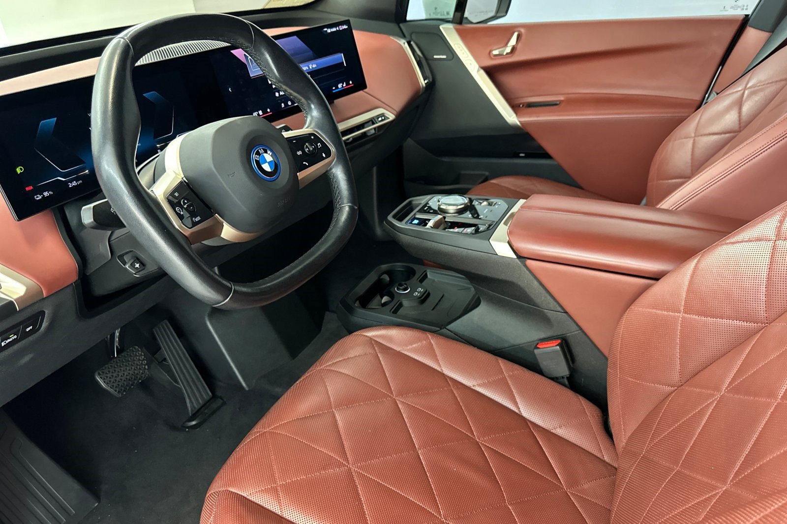 Certified 2024 BMW iX xDrive50 w/ Sport Package AWD/4WD image 4