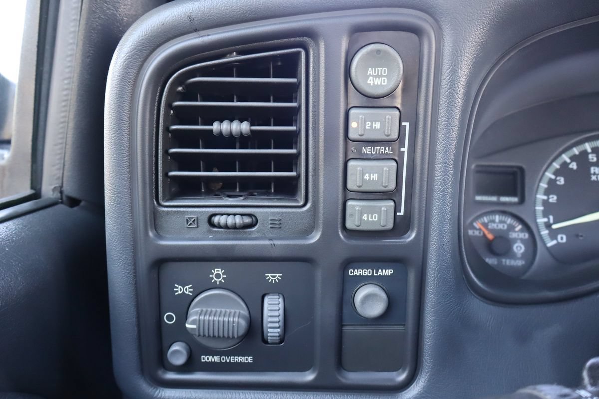 Used 1999 Chevrolet Silverado 2500 LS w/ Firm Ride Suspension Pkg AWD/4WD image 22