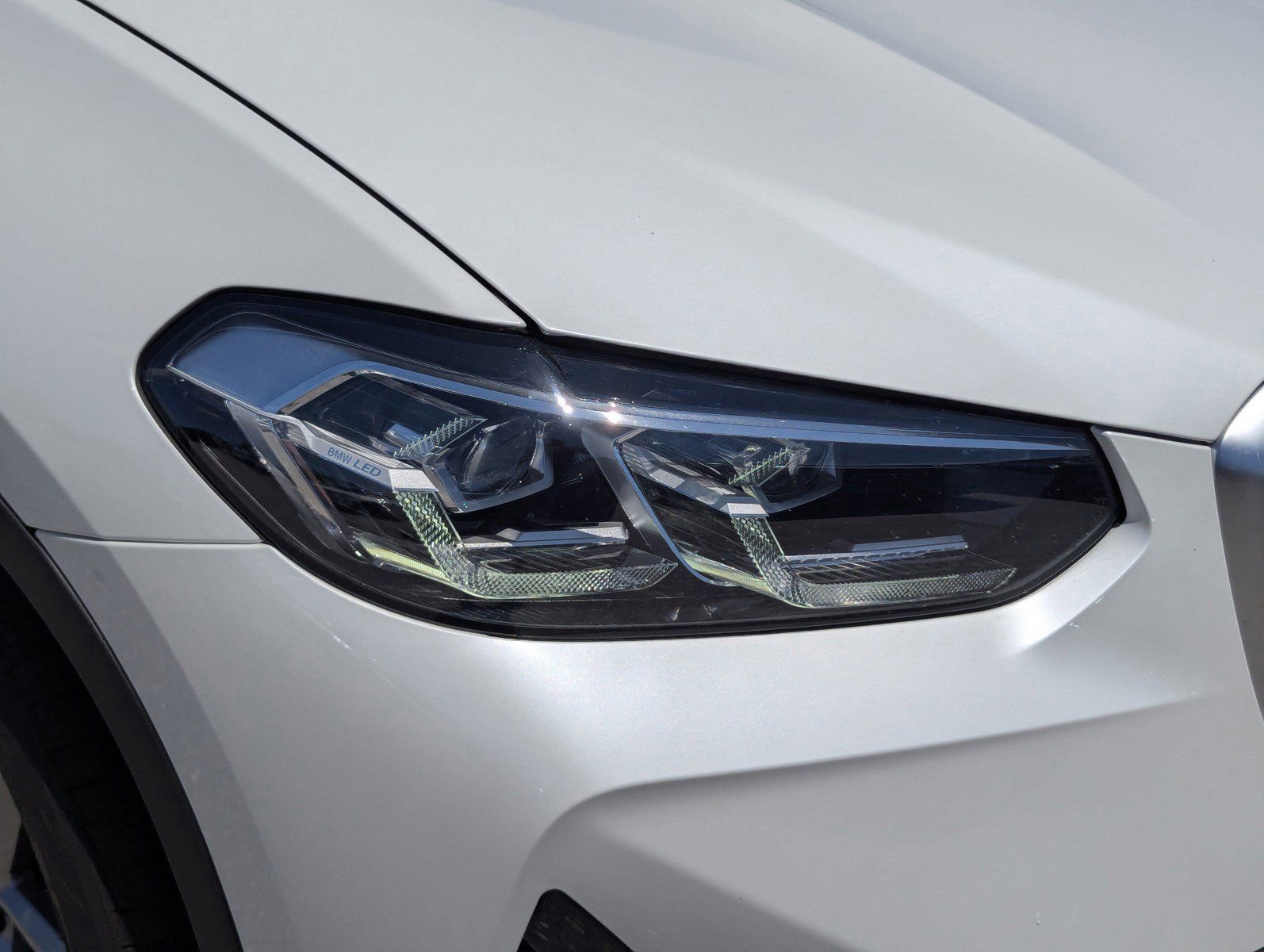 Certified 2025 BMW X4 xDrive30i AWD/4WD image 9