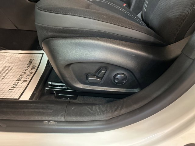 Used 2023 Jeep Renegade Latitude w/ Sun/Sound Group image 11