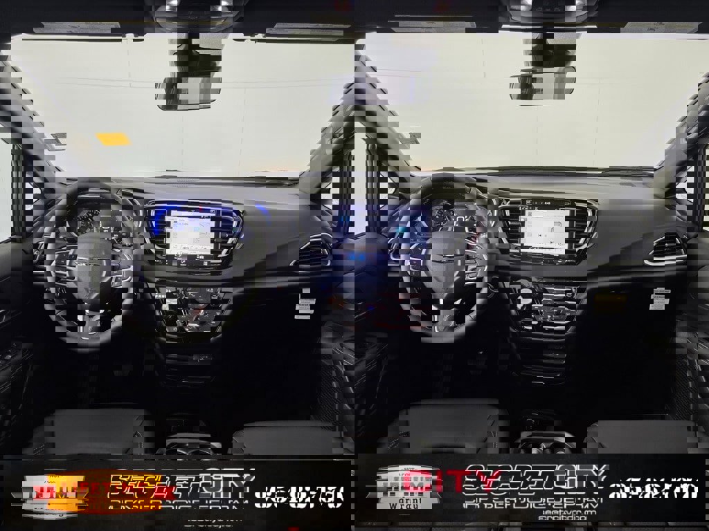 New 2026 Chrysler Voyager LX image 27