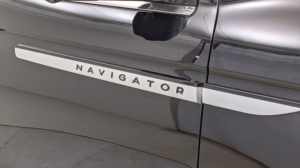 Used 2025 Lincoln Navigator L Reserve image 46
