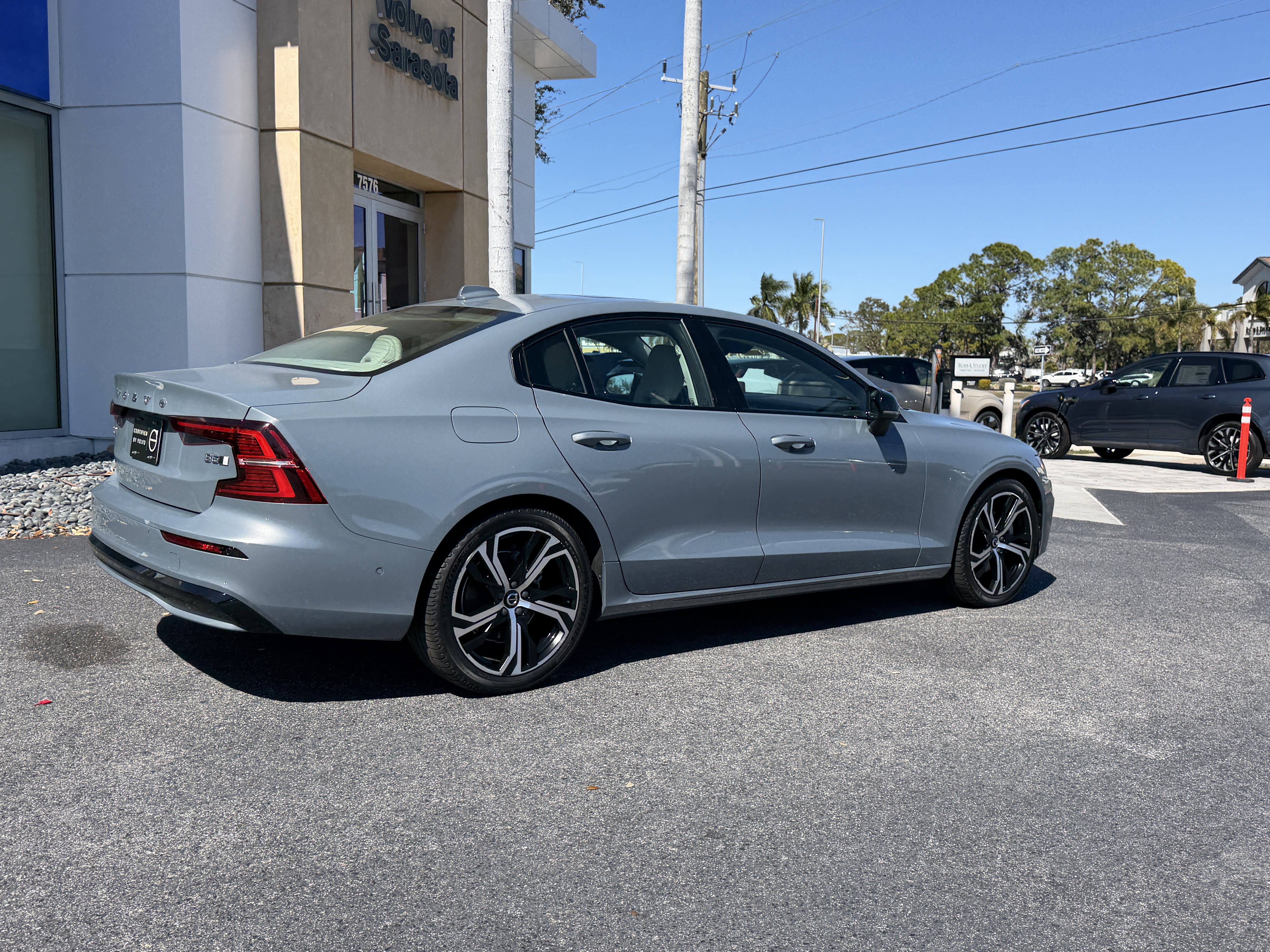 Certified 2023 Volvo S60 B5 Ultimate w/ Climate Package image 3
