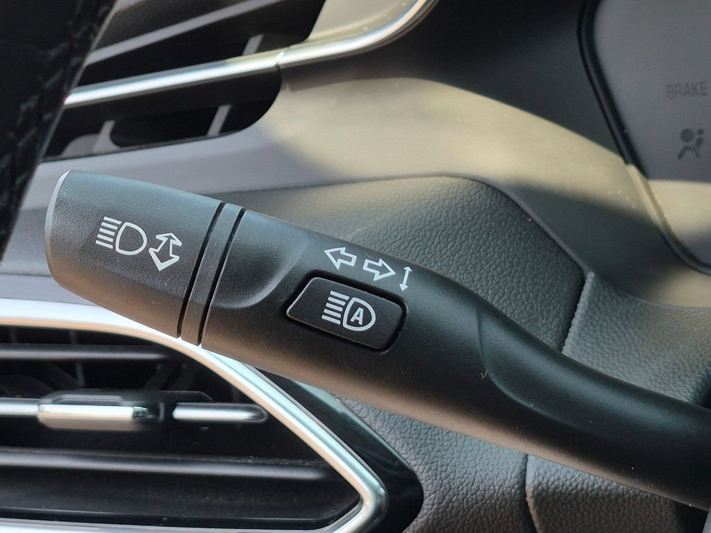 Used 2022 Chevrolet Bolt EUV LT w/ Convenience Package FWD image 18
