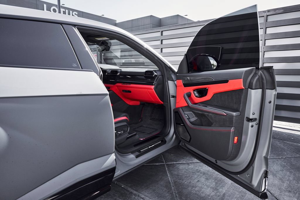 Used 2025 Lamborghini Urus S AWD/4WD image 22