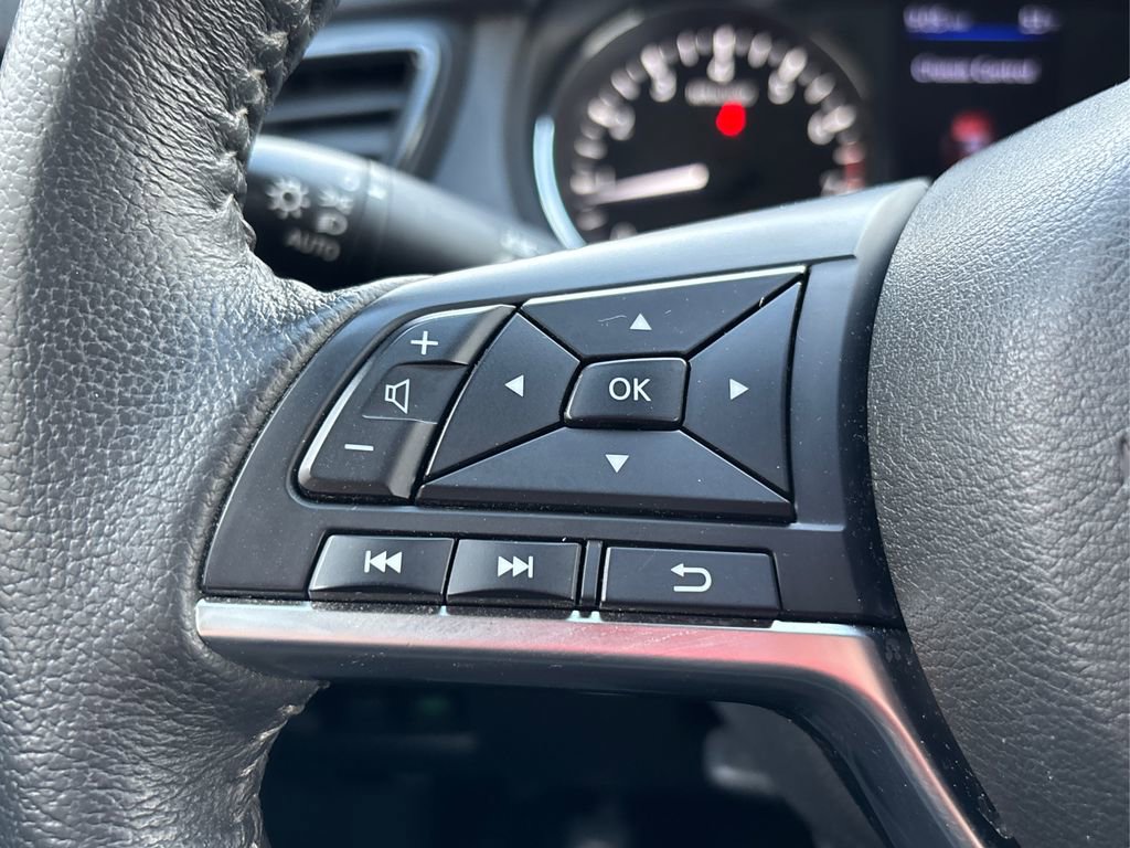 Used 2019 Nissan Rogue SV image 34