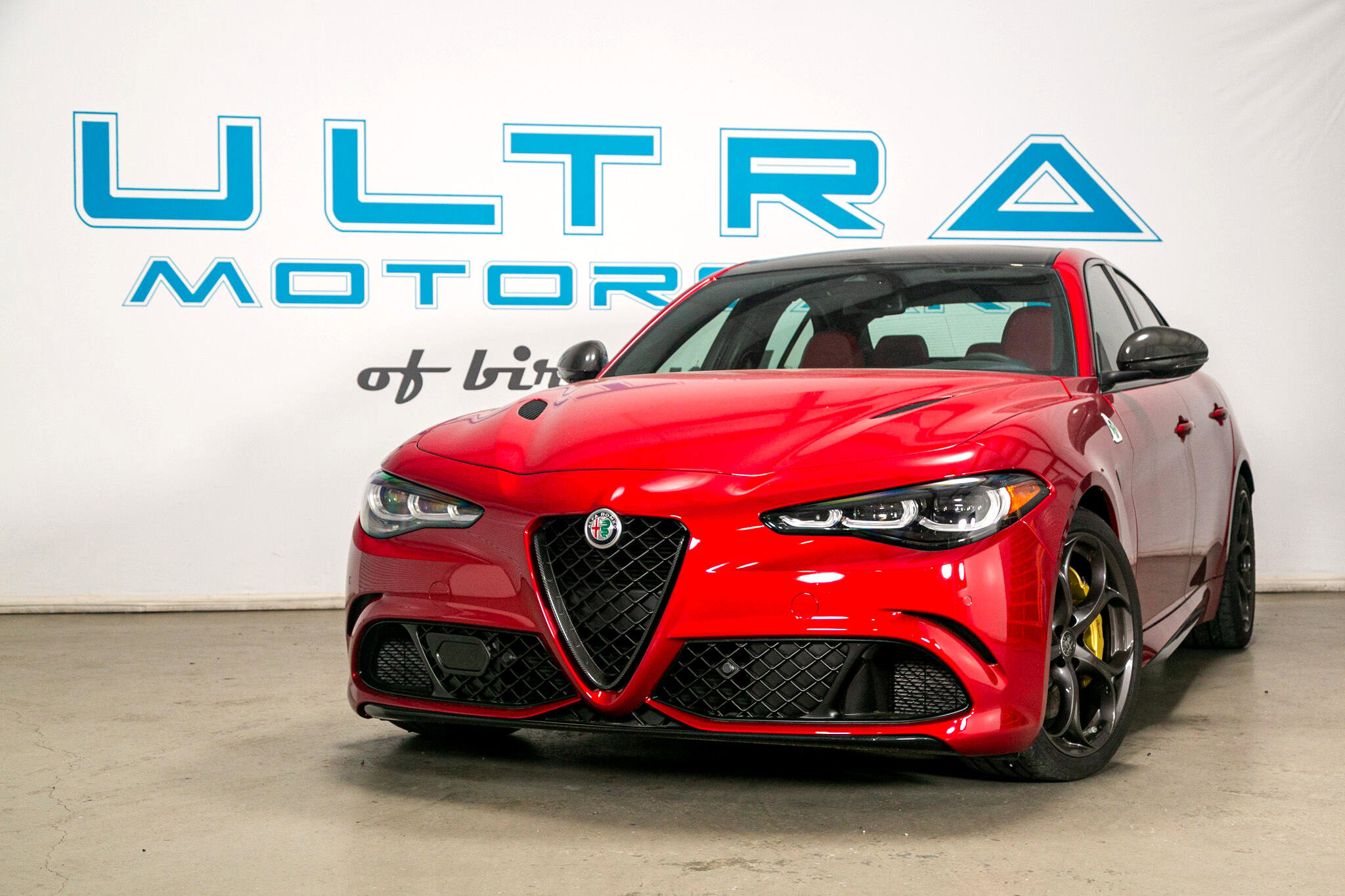 Used 2024 Alfa Romeo Giulia Quadrifoglio image 5