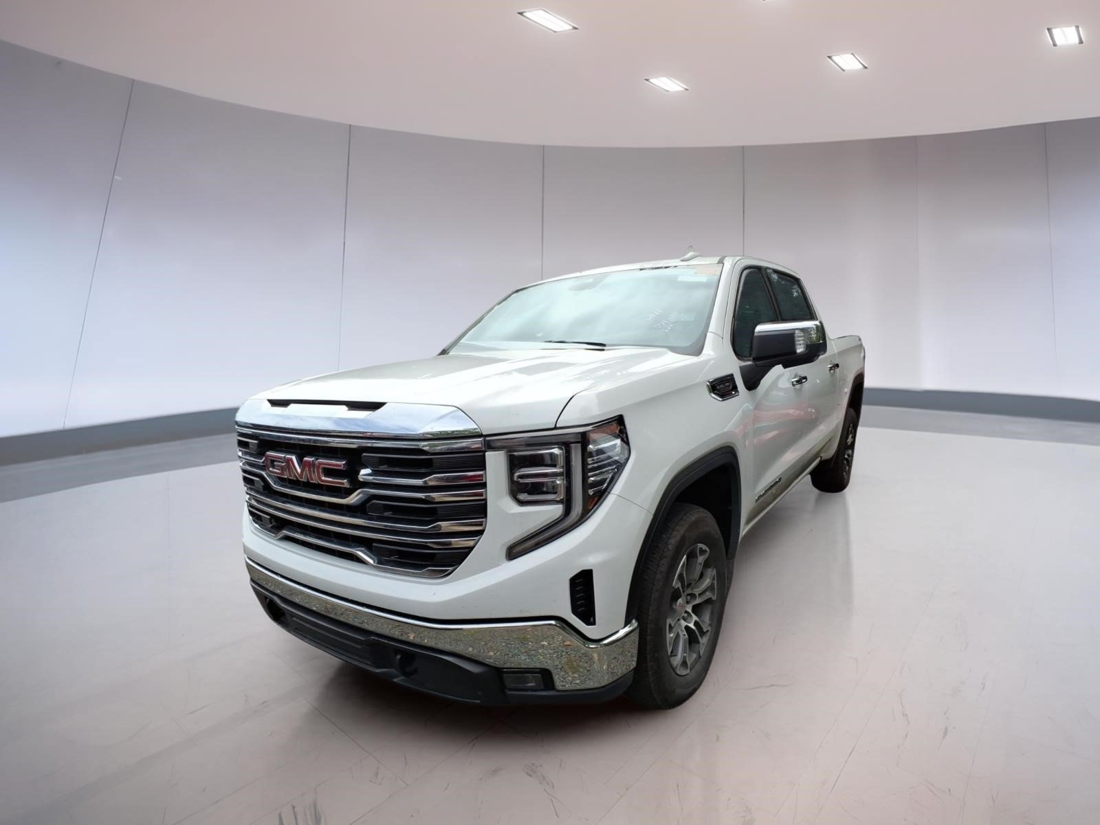 Used 2025 GMC Sierra 1500 SLT AWD/4WD image 2