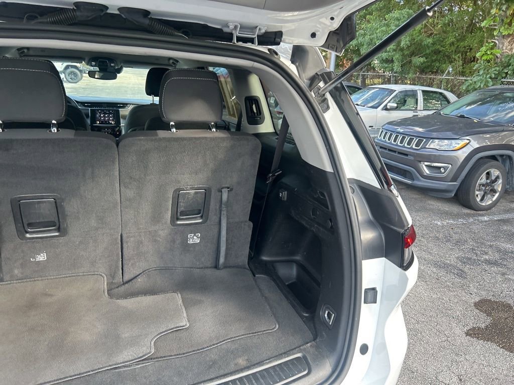 Certified 2023 Jeep Grand Cherokee L Laredo image 33