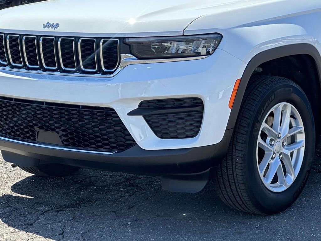 Used 2023 Jeep Grand Cherokee Laredo w/ Luxury Tech Group I image 8