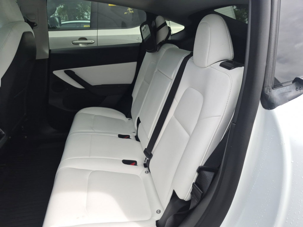 Used 2022 Tesla Model Y Performance AWD/4WD image 3