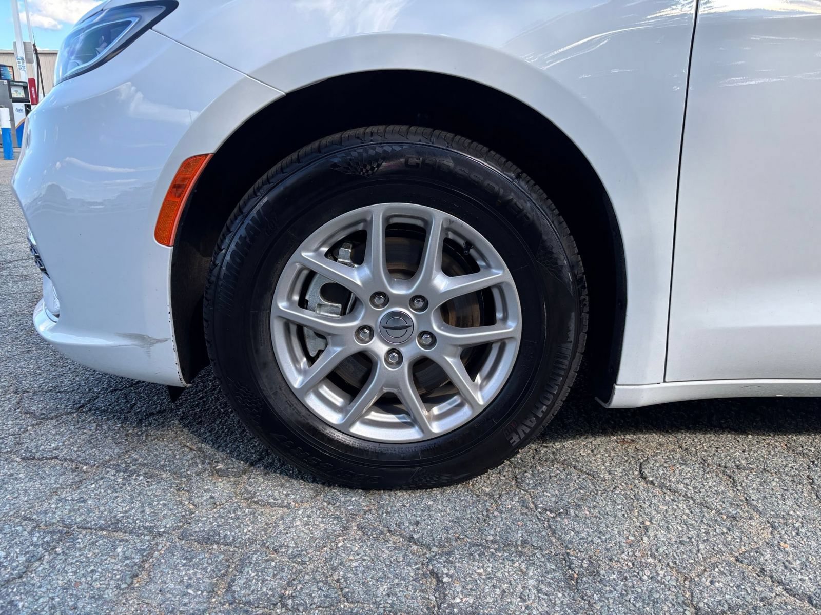 Used 2025 Chrysler Pacifica Select FWD image 32