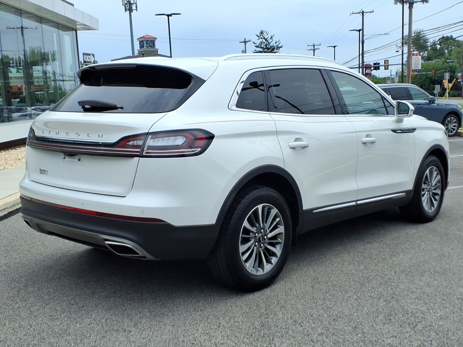 Used 2023 Lincoln Nautilus AWD w/ Premium Package image 3