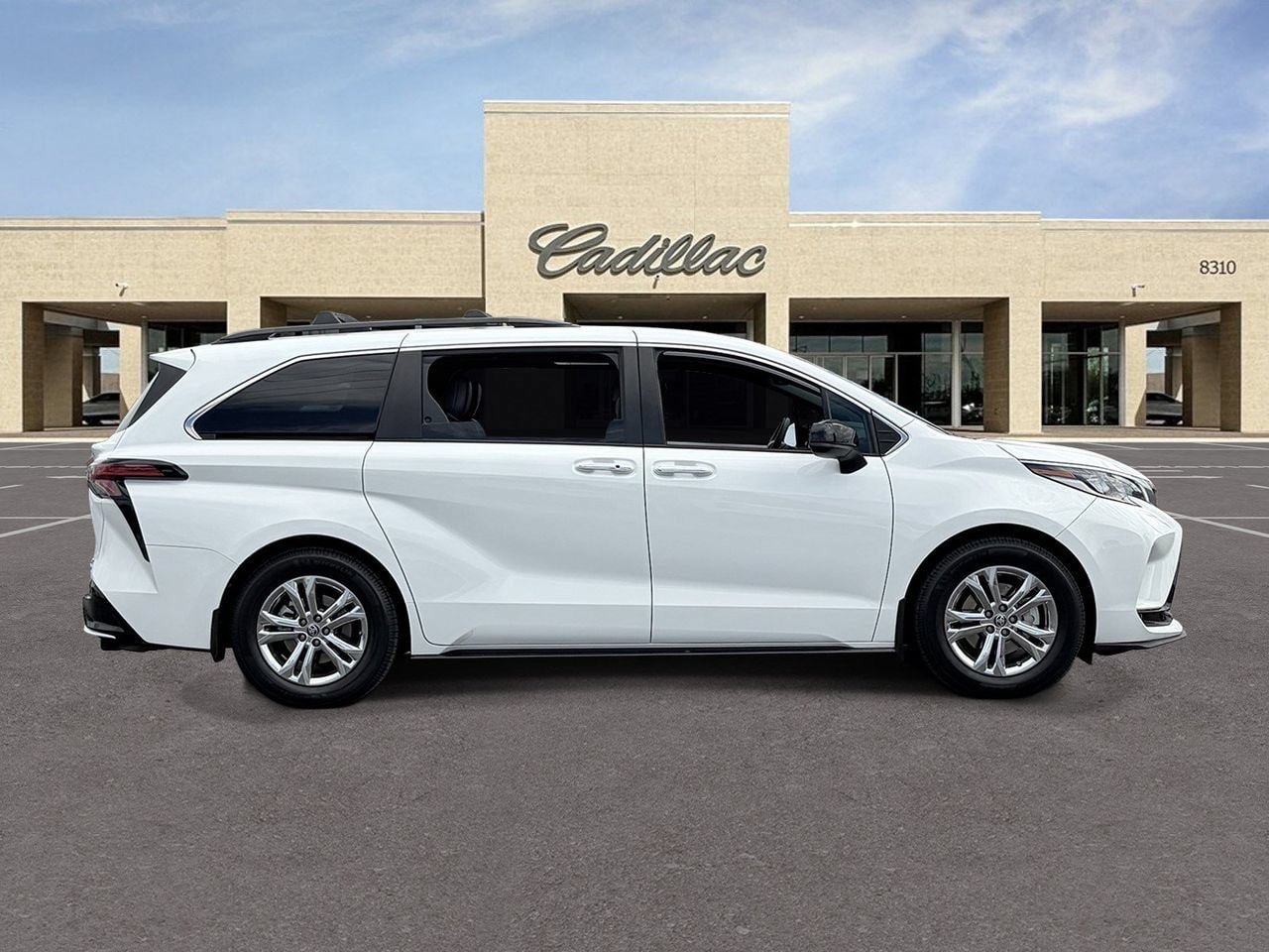 Used 2022 Toyota Sienna XSE w/ XSE Plus Package AWD/4WD image 4
