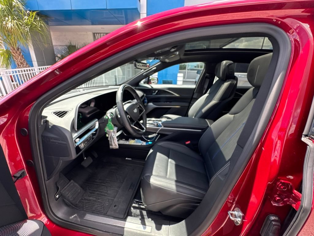 Used 2024 Cadillac Lyriq Luxury w/ LPO, Floor Liner Package AWD/4WD image 11