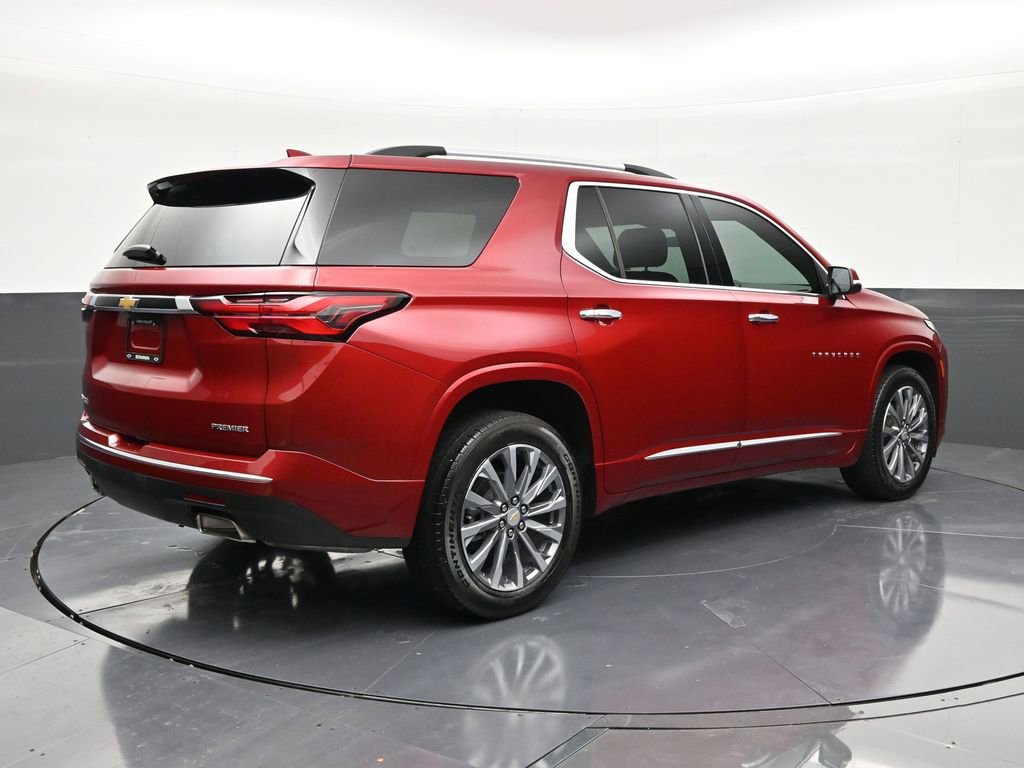 Used 2023 Chevrolet Traverse Premier FWD image 5