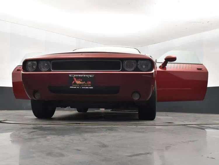 Used 2010 Dodge Challenger SE RWD image 11