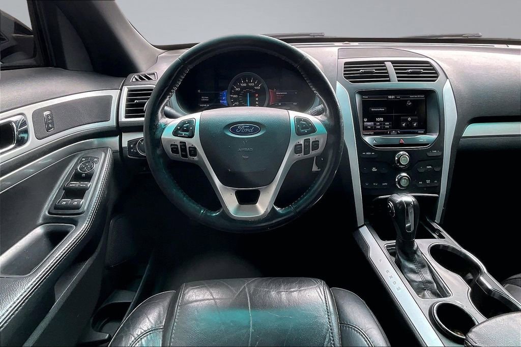 Used 2015 Ford Explorer XLT w/ Equipment Group 202A FWD image 5