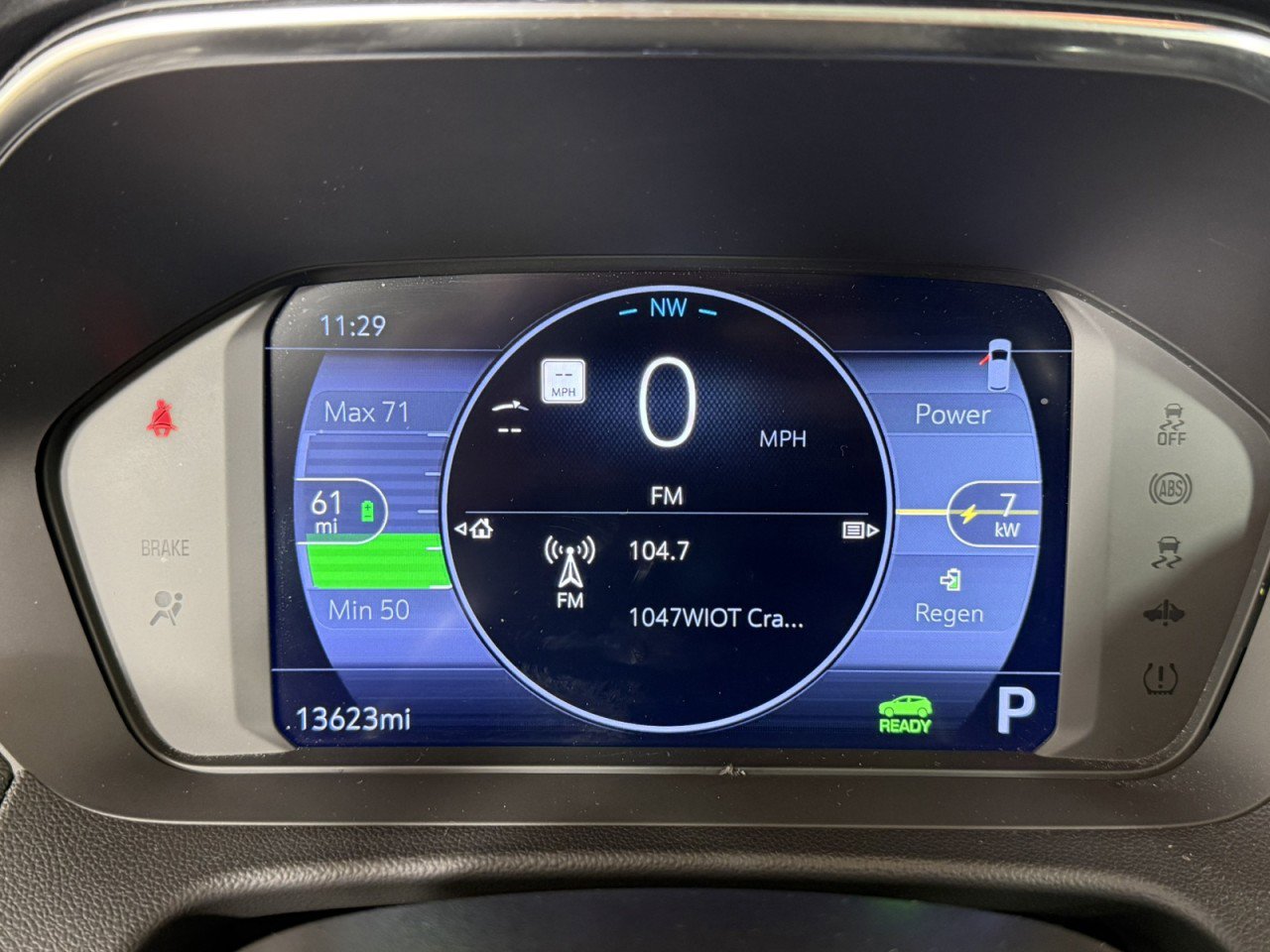 Used 2023 Chevrolet Bolt EUV Premier w/ Sun & Sound Package FWD image 18