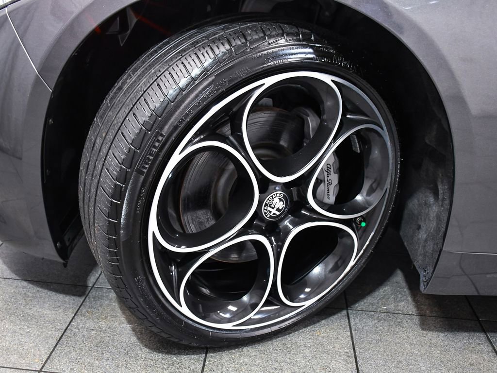 Used 2024 Alfa Romeo Giulia Ti AWD/4WD image 7