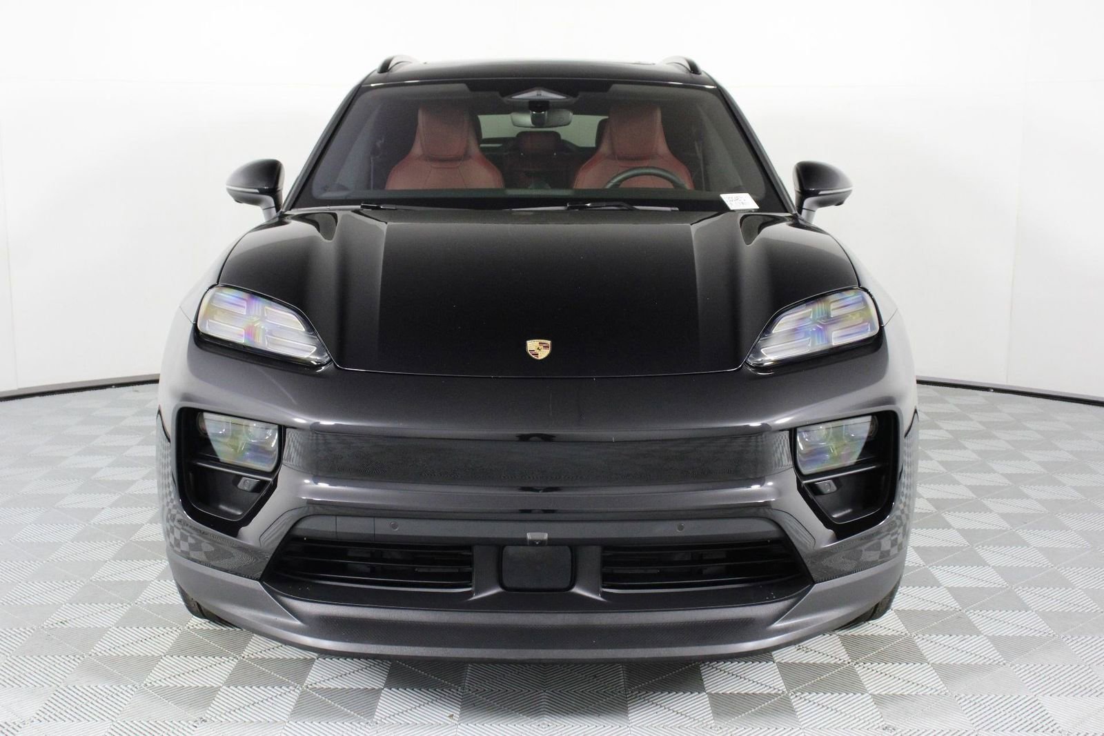 Certified 2025 Porsche Macan 4 Electric image 10