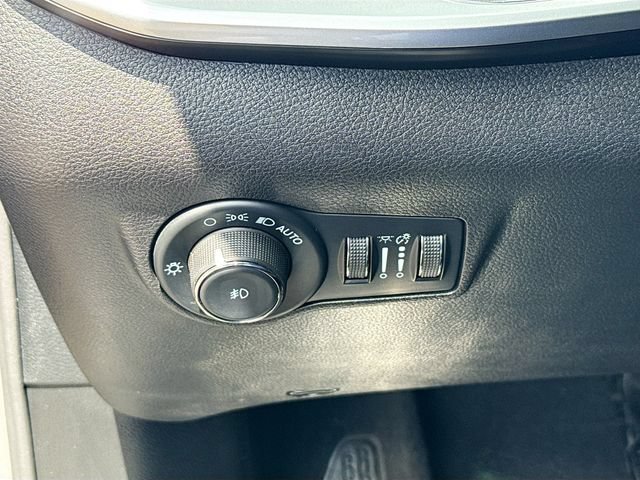 Used 2023 Jeep Compass Latitude w/ Convenience Group AWD/4WD image 10