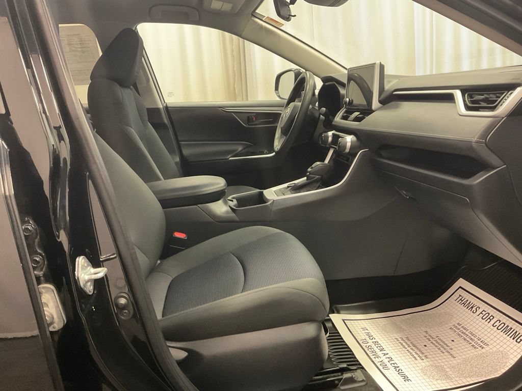 Used 2023 Toyota RAV4 LE AWD/4WD image 32
