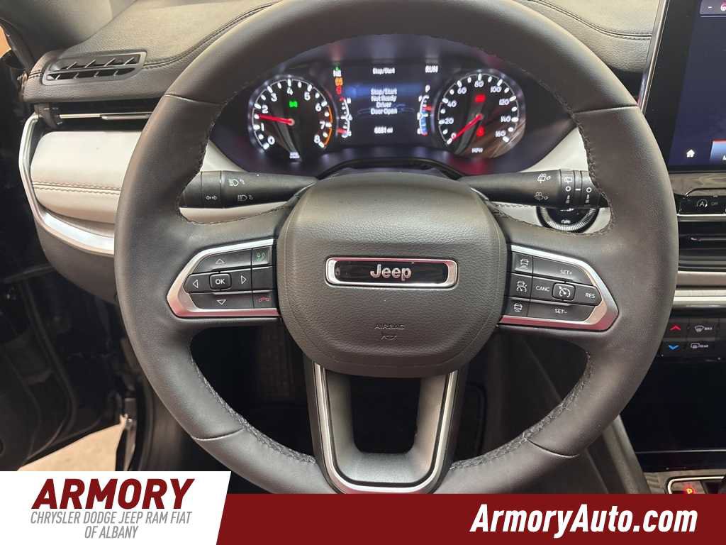Used 2025 Jeep Compass Limited image 13