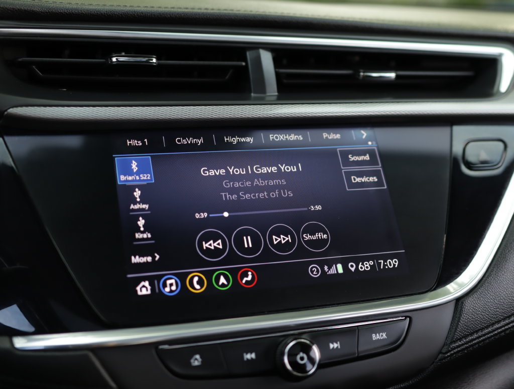 Used 2020 Buick Encore GX Essence w/ Experience Buick Package FWD image 12
