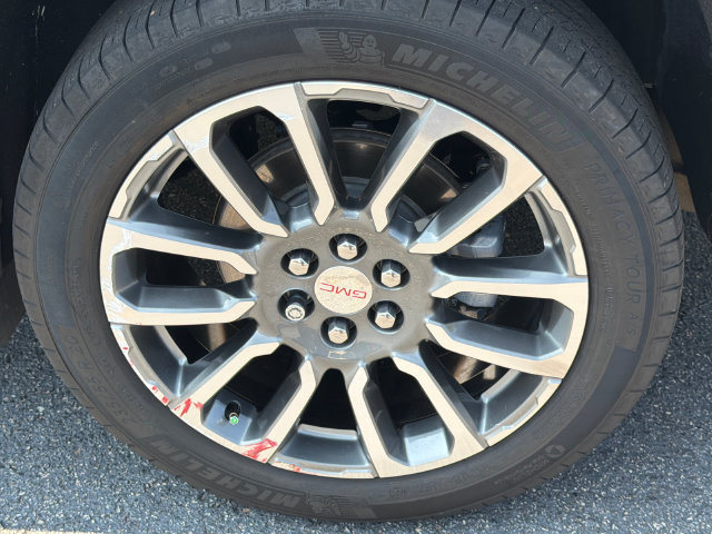 Used 2020 GMC Acadia Denali w/ Technology Package FWD image 21