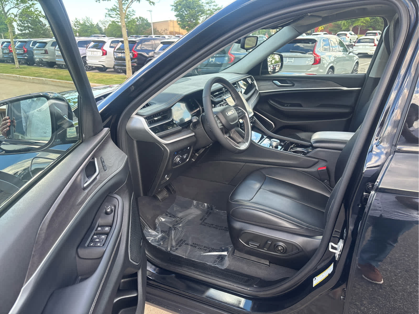 Used 2023 Jeep Grand Cherokee 4WD 4xe image 13