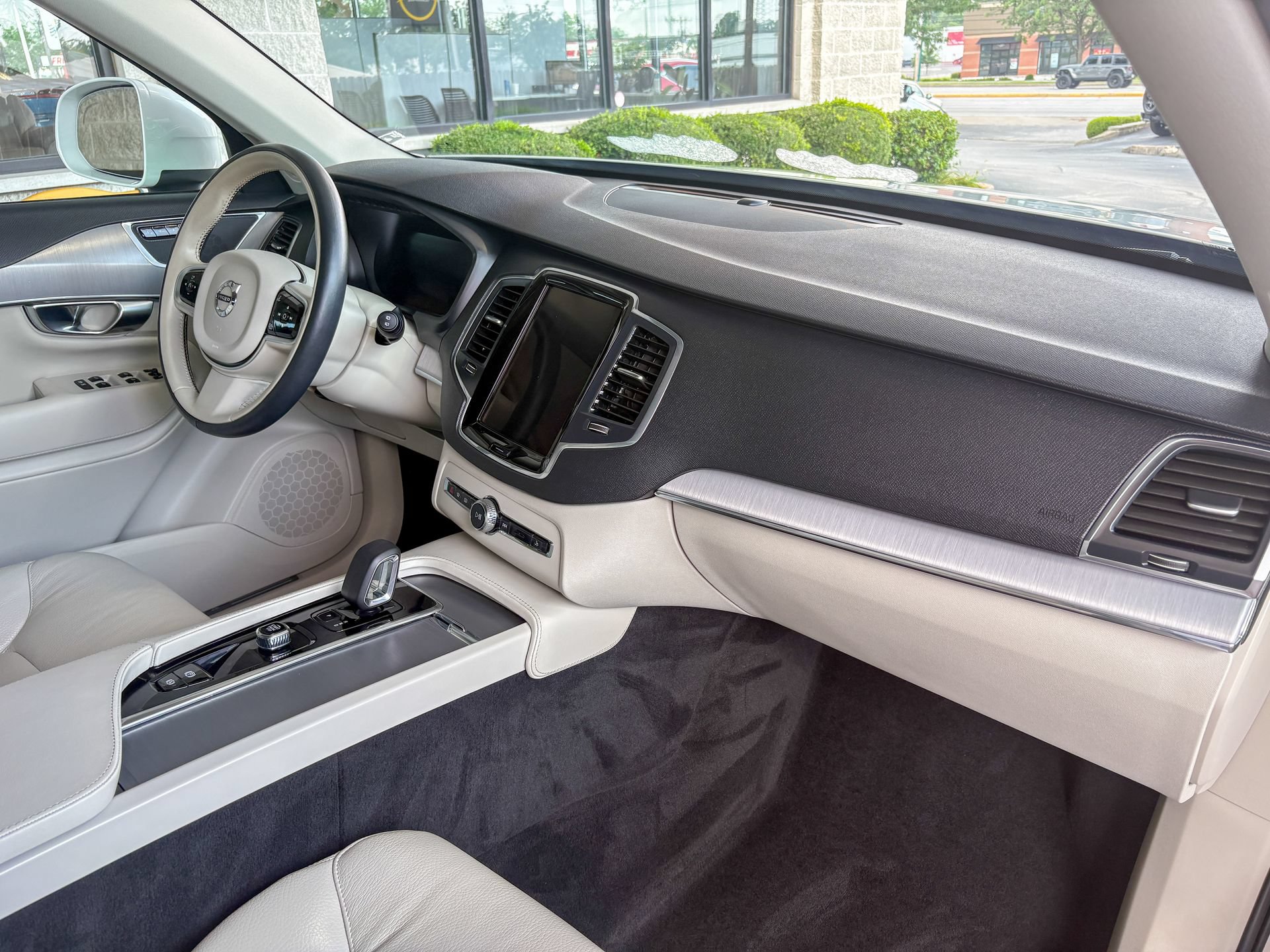 Used 2025 Volvo XC90 B5 Core AWD/4WD image 25