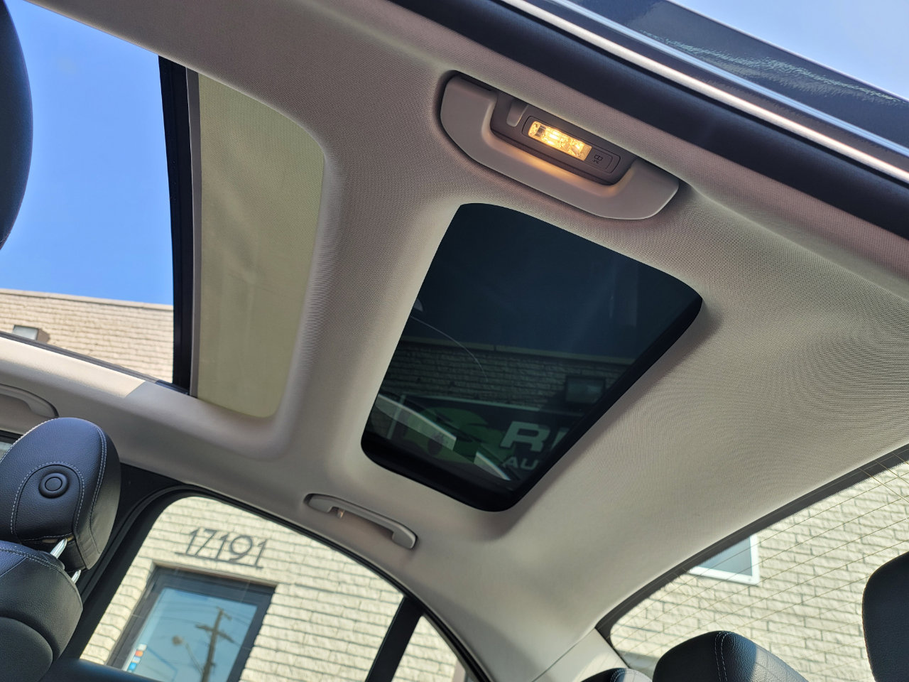 Used 2015 Mercedes-Benz C 300 4MATIC Sedan image 33