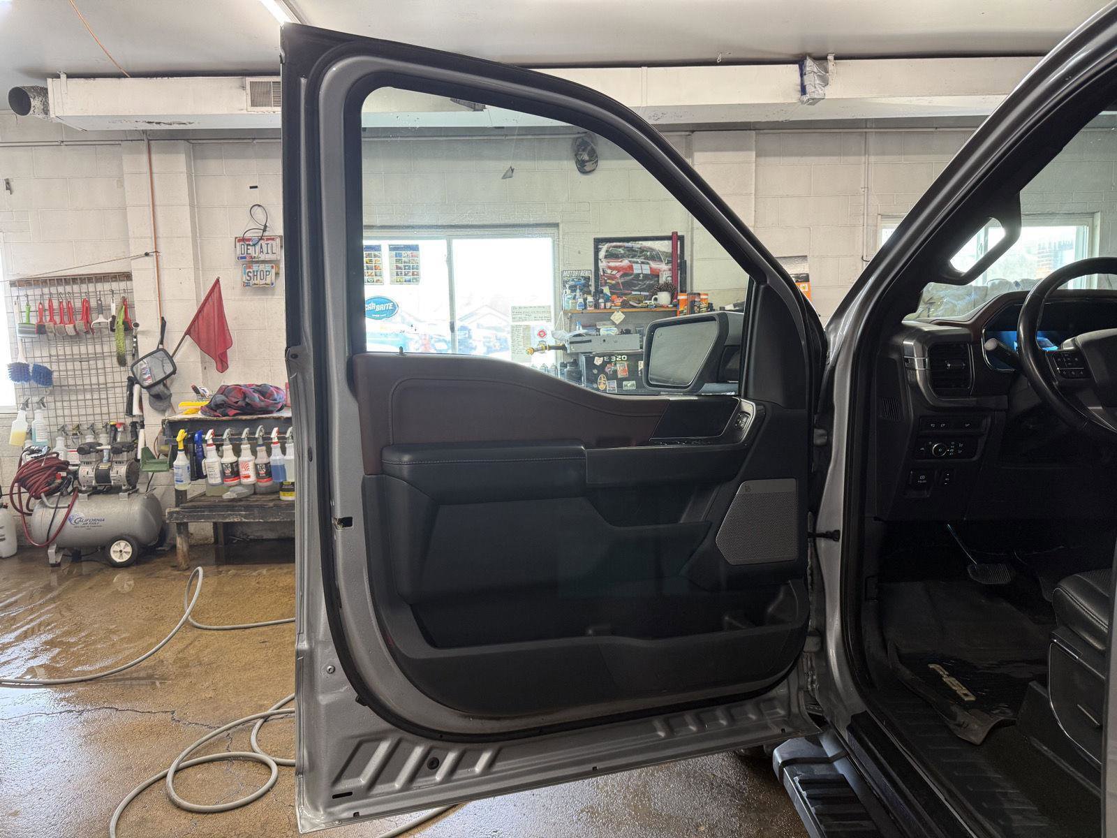 Used 2022 Ford F150 Lariat w/ Max Trailer Tow Package image 11
