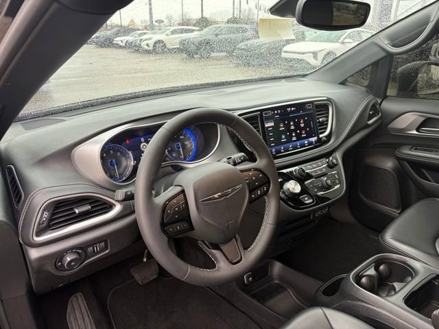 Used 2023 Chrysler Pacifica Touring-L w/ S Appearance Package image 21