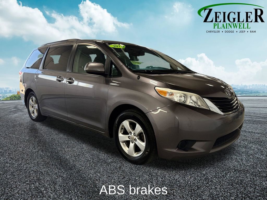 Used 2011 Toyota Sienna LE w/ Towing Pkg FWD image 7