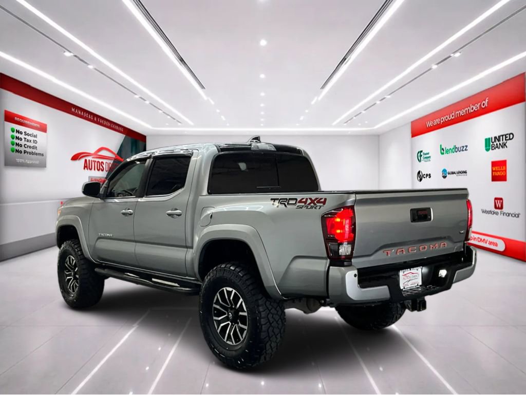 Used 2022 Toyota Tacoma TRD Sport w/ TRD Premium Sport Package AWD/4WD image 5