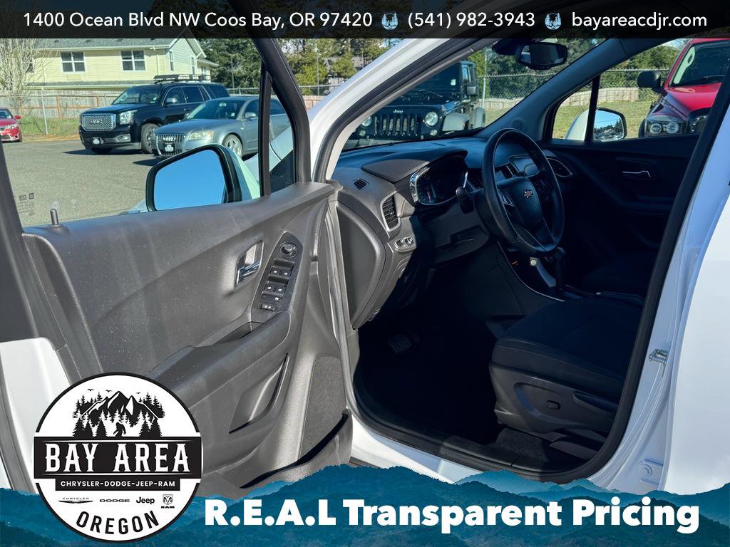 Used 2021 Chevrolet Trax LS w/ Tint and Cruise Package image 9