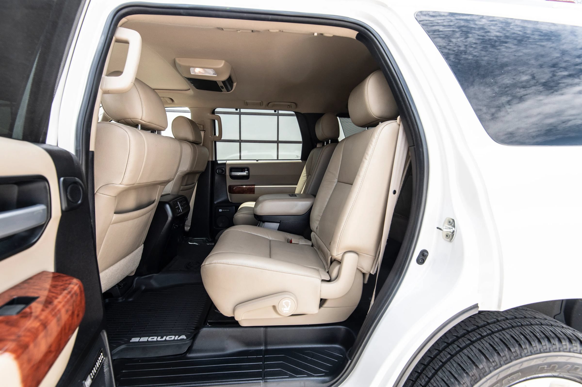 Used 2020 Toyota Sequoia Platinum RWD image 28