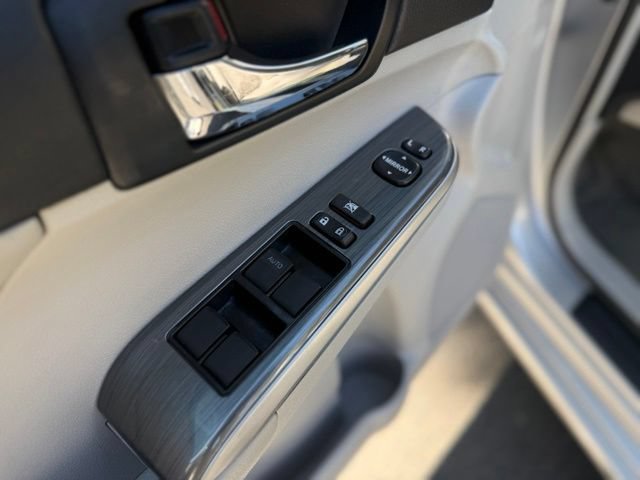 Used 2012 Toyota Camry XLE w/ Leather Pkg FWD image 13
