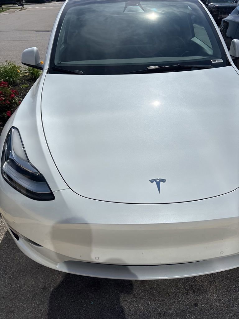 Used 2022 Tesla Model Y Long Range AWD/4WD image 1