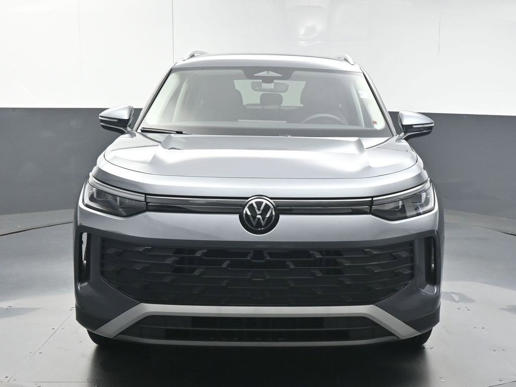 New 2025 Volkswagen Tiguan SE image 3