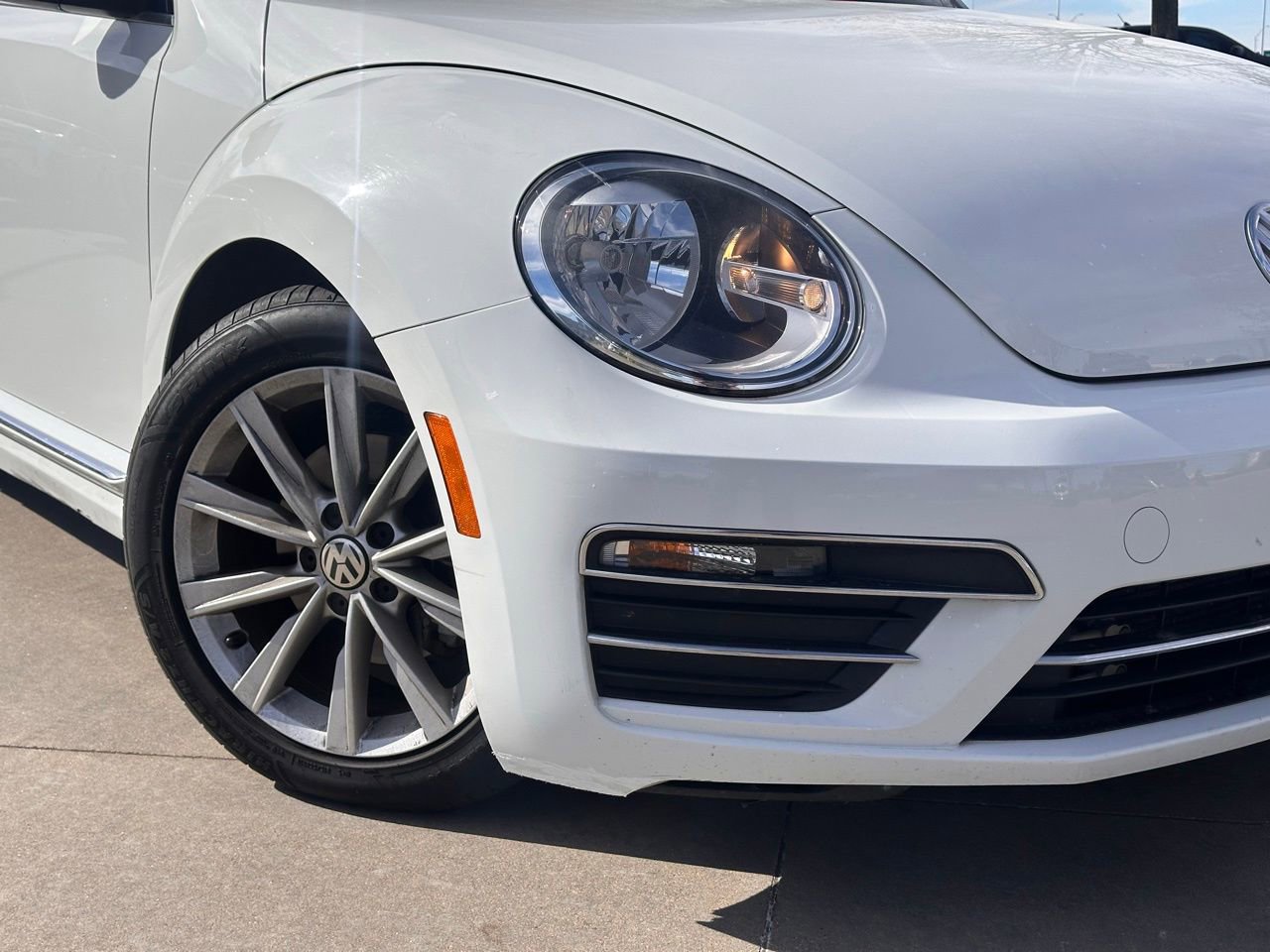 Used 2018 Volkswagen Beetle 2.0T SE image 4