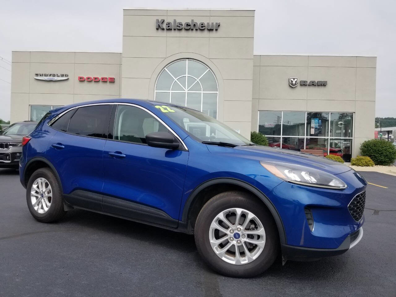 Used 2022 Ford Escape SE w/ Convenience Package image 1