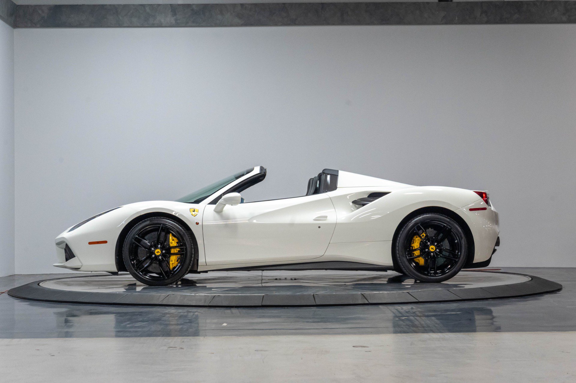 Used 2016 Ferrari 488 Spider RWD image 38
