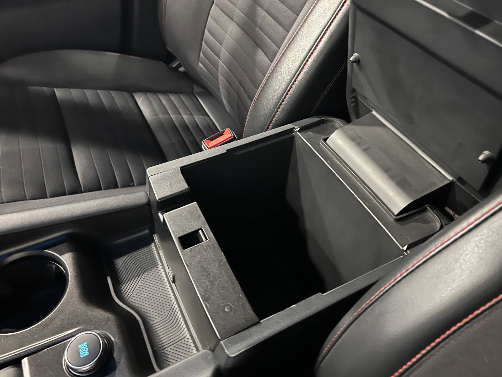 Used 2025 Ford Explorer ST-Line w/ ST-Line Street Pack image 21